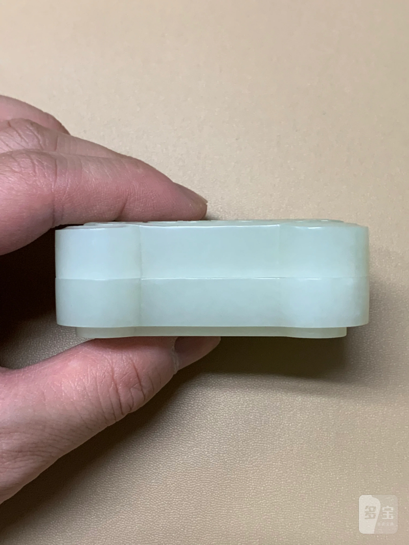 清 白玉仿青铜器纹饰印泥盒 - 图4